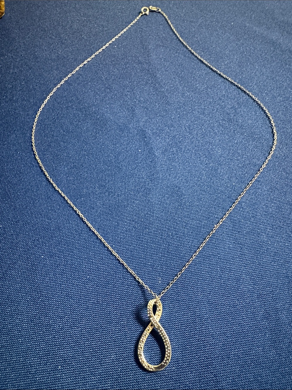 925 silver necklace with diamonds.